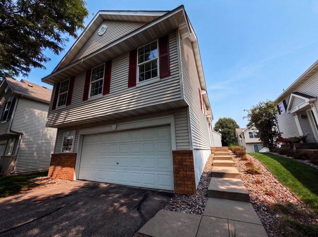 Photo 17 of 20 of 7476 Hampton Ln, Shakopee, MN