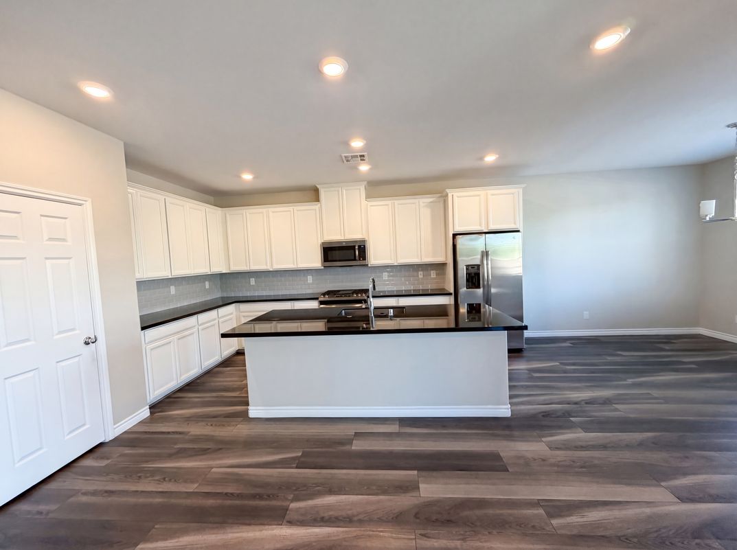 Property photo 2 of 1418 Dire Wolf Ave