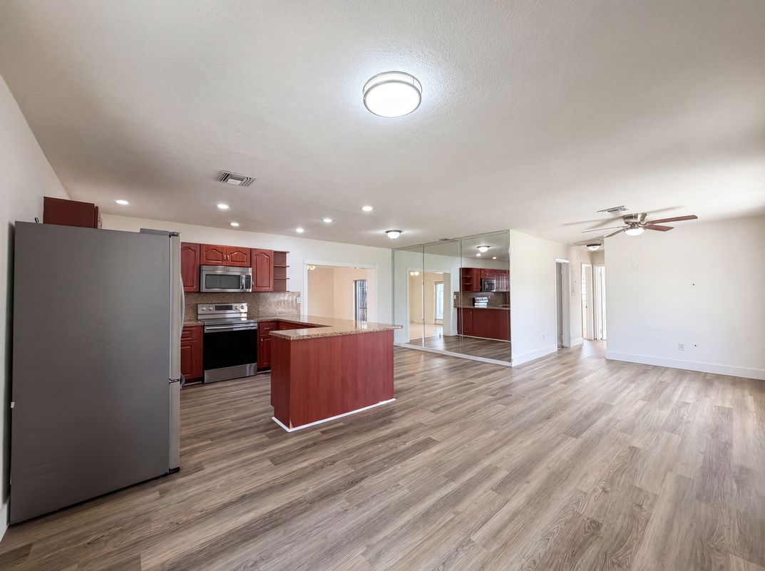 Photo 9 of 20 of 4403 NW 202nd St, Miami Gardens, FL