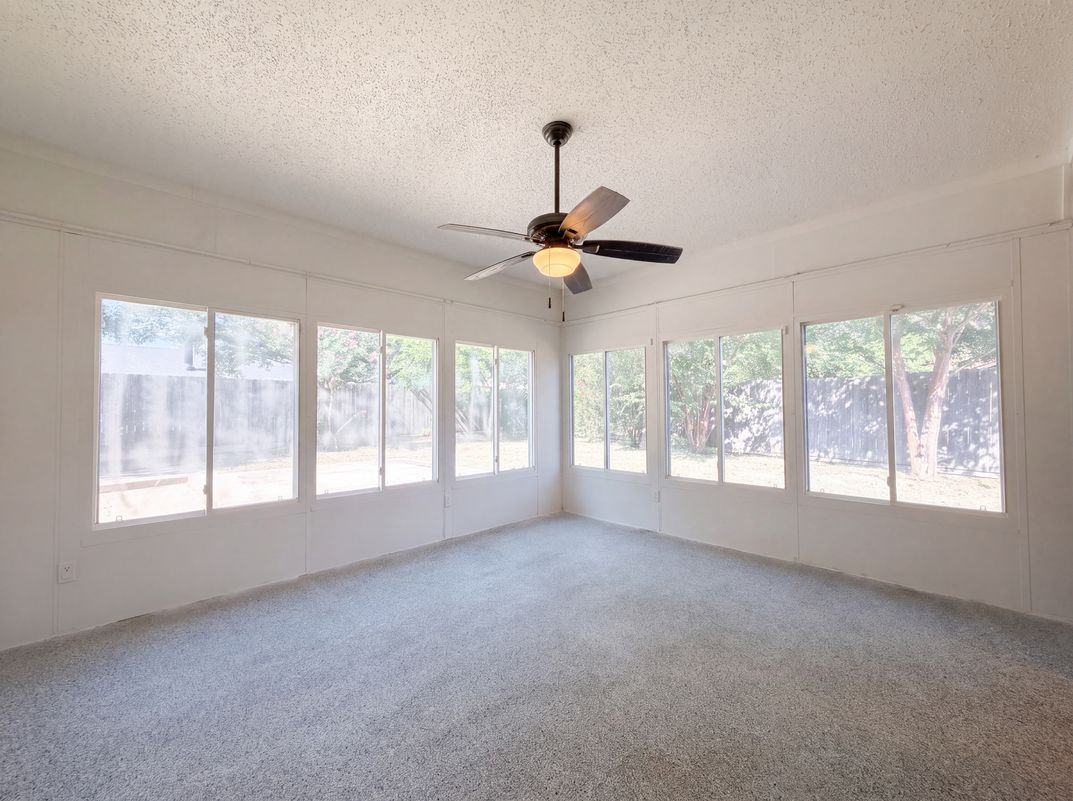 Photo 14 of 17 of 1713 Steinburg Ln, Fort Worth, TX