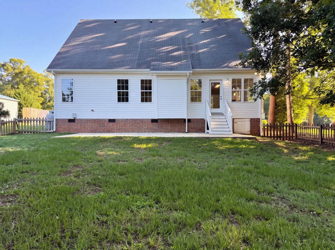 Photo 5 of 27 of 104 Kings Ct, Garner, NC