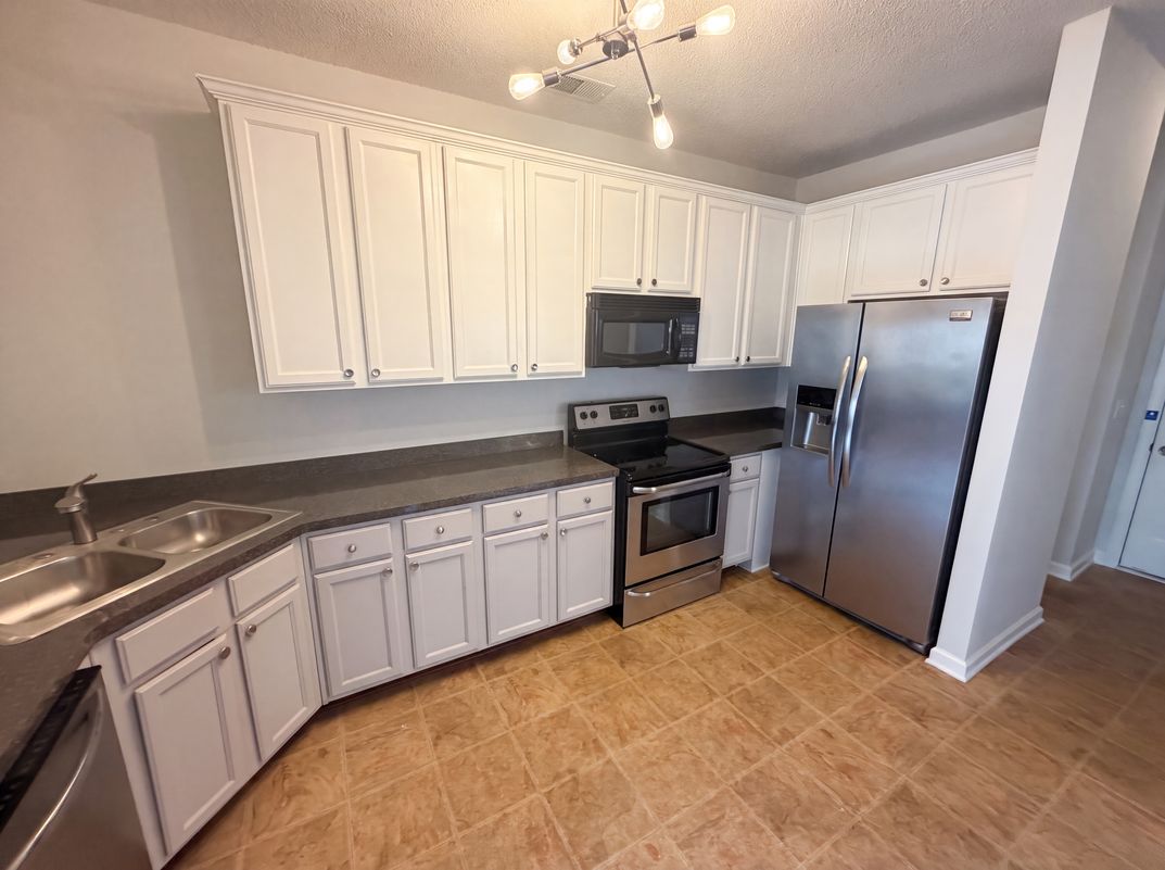 Photo 2 of 20 of 7553 Rutgers Cir, Fairburn, GA