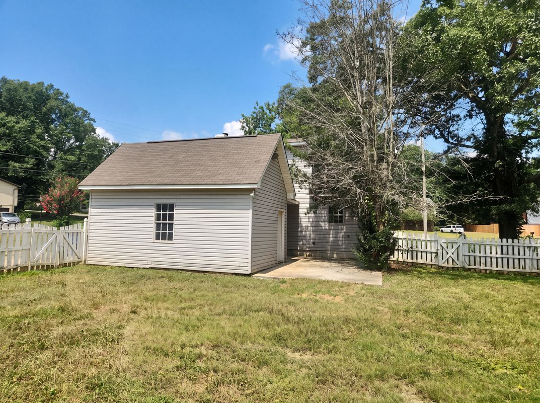 Photo 51 of 58 of 4334 Morningside Dr, Helena, AL