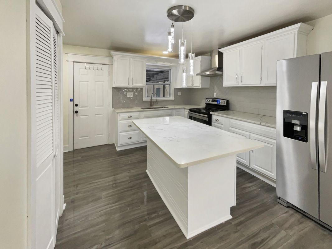 Photo 2 of 17 of 4055 N Grand Ave, Indianapolis, IN
