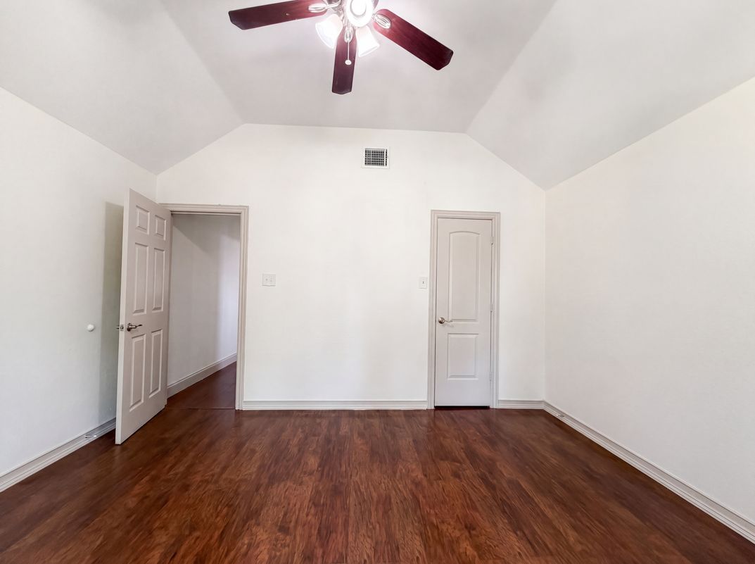 Photo 16 of 22 of 6315 Meadow Glen Dr, Arlington, TX