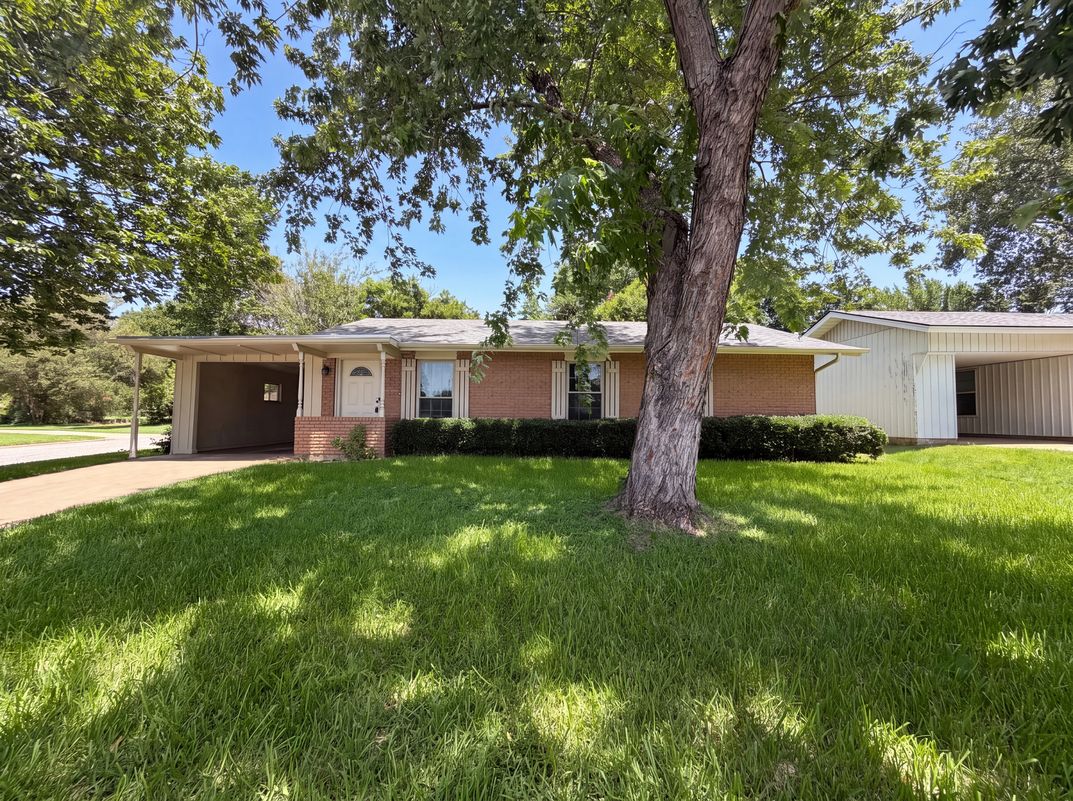 Photo 18 of 21 of 2549 Steven Dr, Denison, TX
