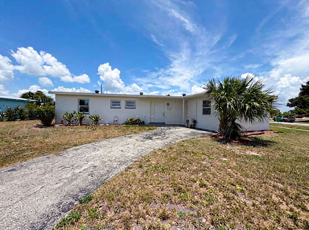 Property photo 1 of 21530 Glendale Ave