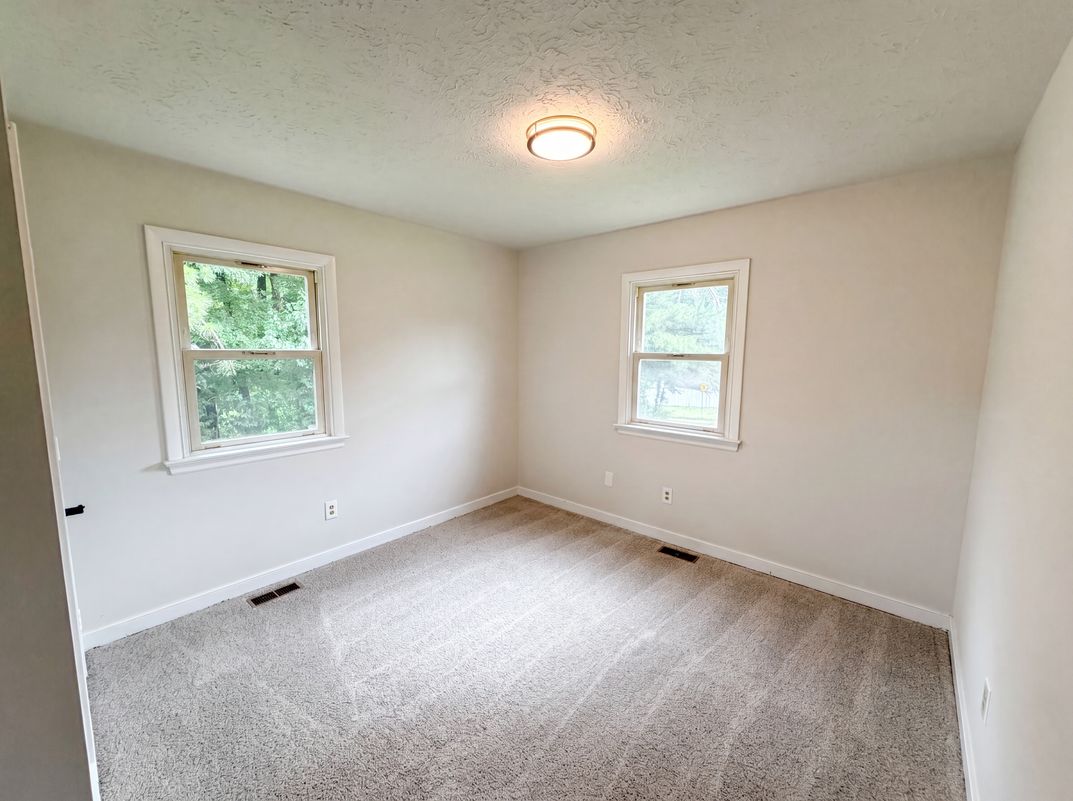 Photo 4 of 17 of 7397 Shady Grove Rd, Mechanicsville, VA