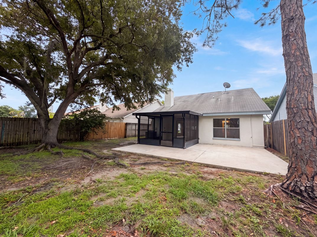 Photo 5 of 18 of 8613 Cottonway Ln, Tampa, FL
