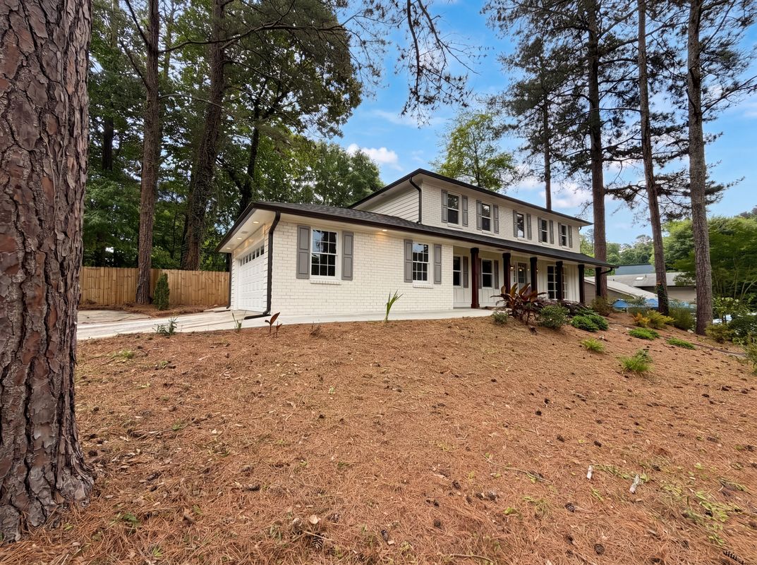 Photo 31 of 38 of 1772 Huntingford Dr, Marietta, GA