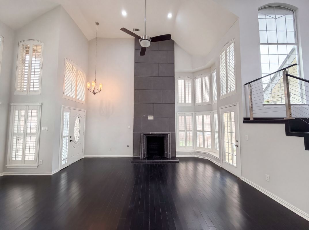 Photo 7 of 27 of 7707 Windmere Ct, Irving, TX