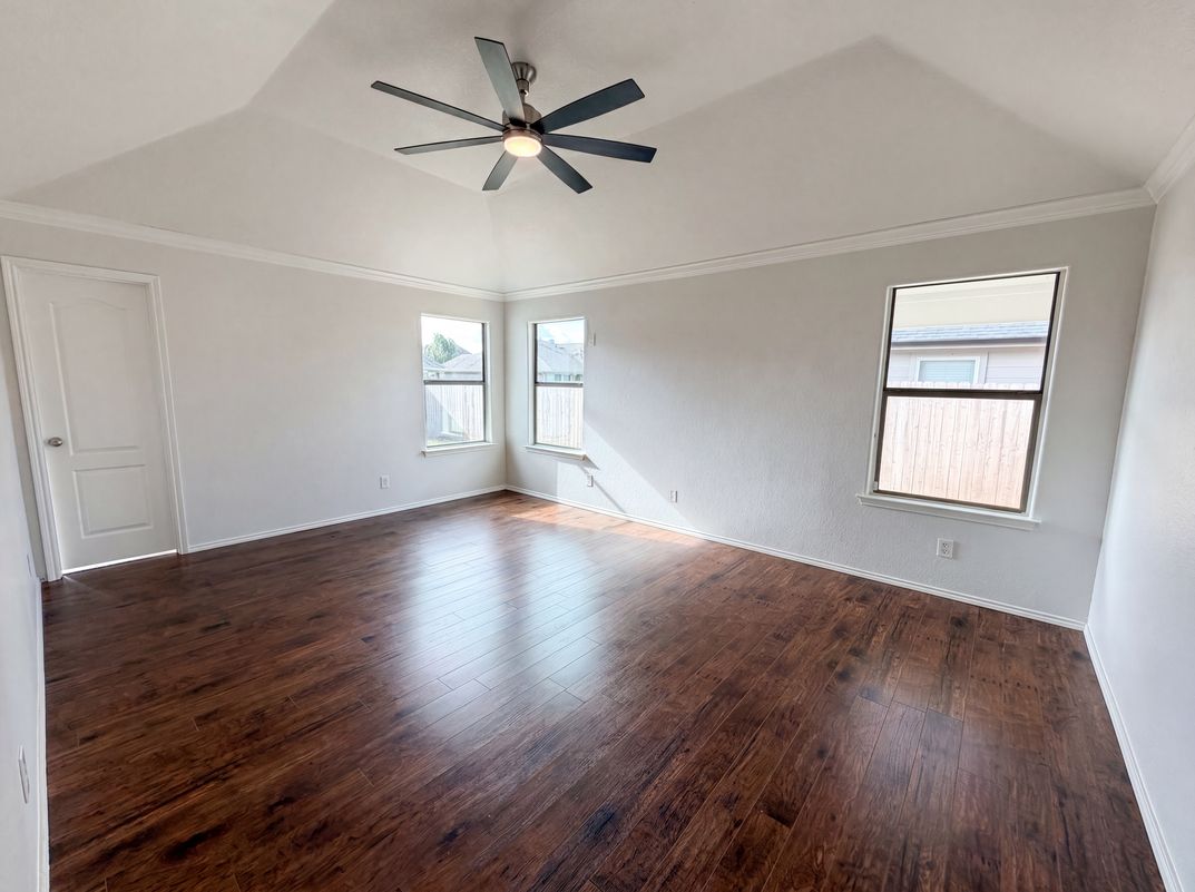 Photo 4 of 17 of 1618 Hillside Dr, Waxahachie, TX