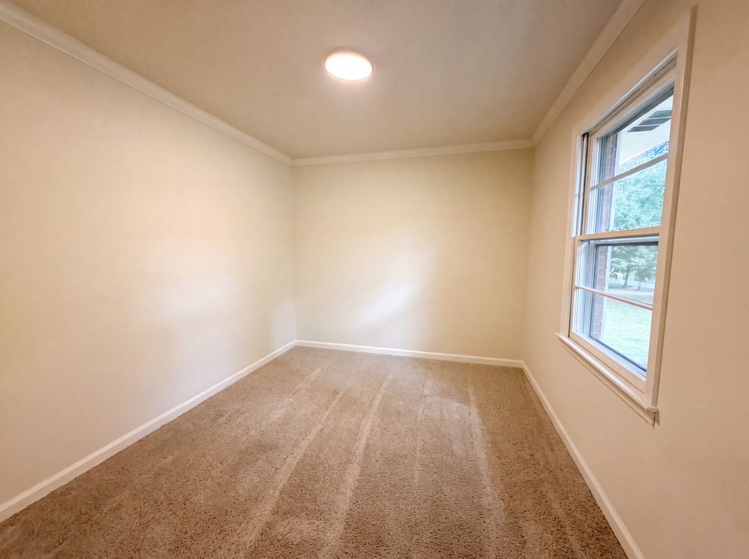 Photo 9 of 16 of 1077 Allendale Cir, Rock Hill, SC