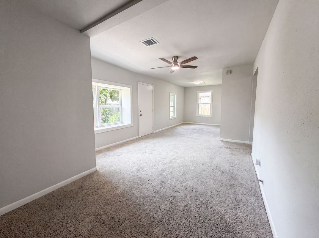 Photo 6 of 20 of 4214 E Toliver St, Houston, TX