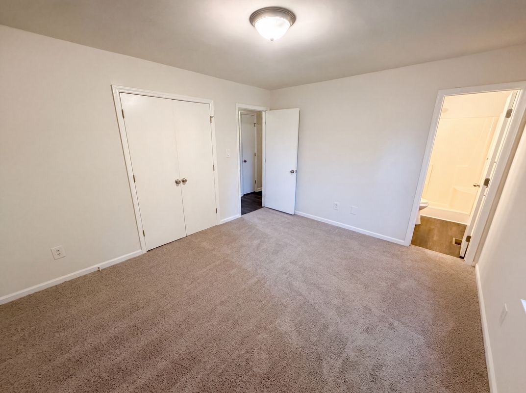 Photo 4 of 28 of 6409 Tivoli Ct, Charlotte, NC