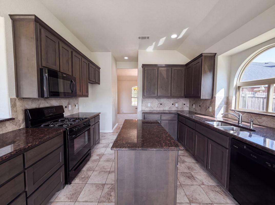 Photo 6 of 21 of 204 Janice Ct, Glenn Heights, TX