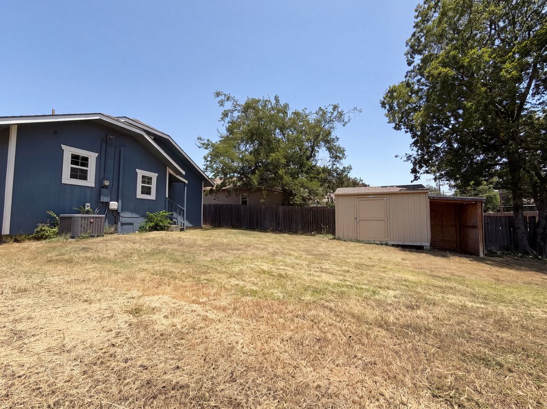 Photo 16 of 17 of 2832 Avenue I, Fort Worth, TX