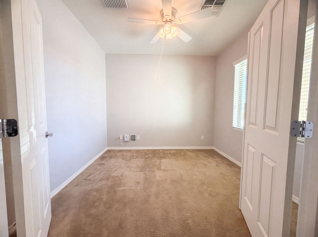 Photo 10 of 18 of 875 W Ayrshire Trl, San Tan Valley, AZ