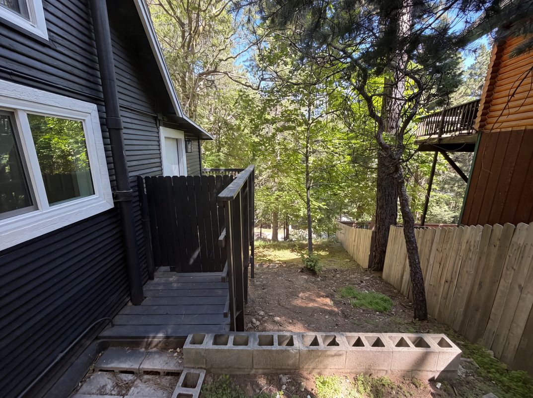 Photo 18 of 24 of 982 Oak Dr, Crestline, CA