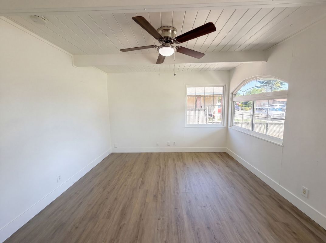 Photo 3 of 22 of 1482 Knights Row, Yuba City, CA