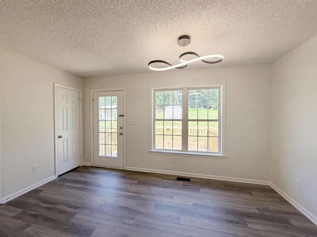 Photo 3 of 16 of 1011 Meagan Ct, Bessemer City, NC