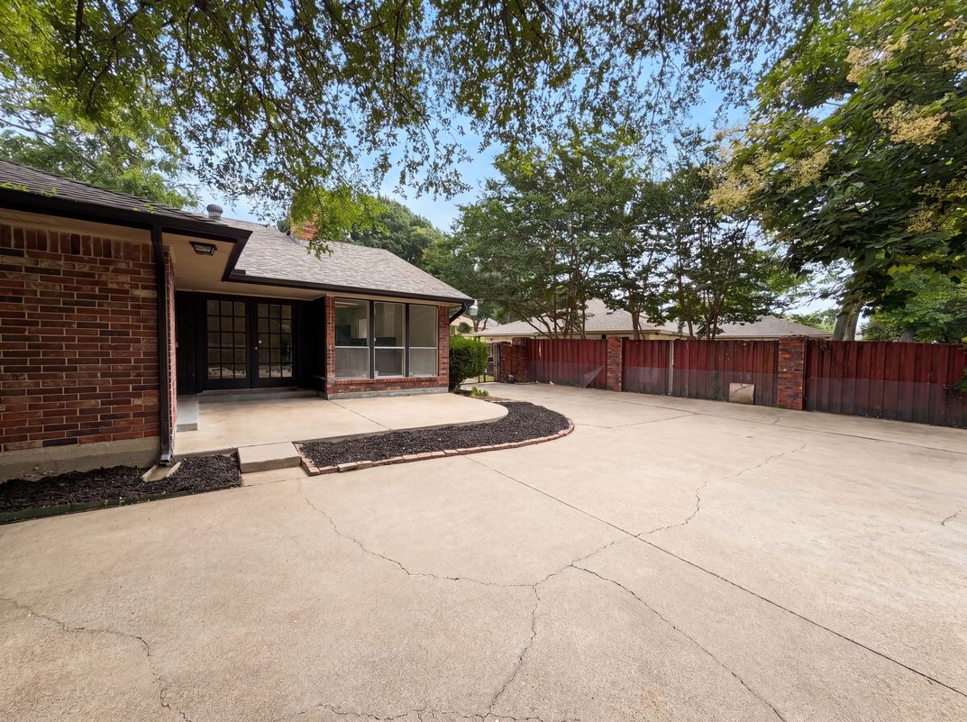 Photo 5 of 20 of 722 S Forest Ln, Duncanville, TX