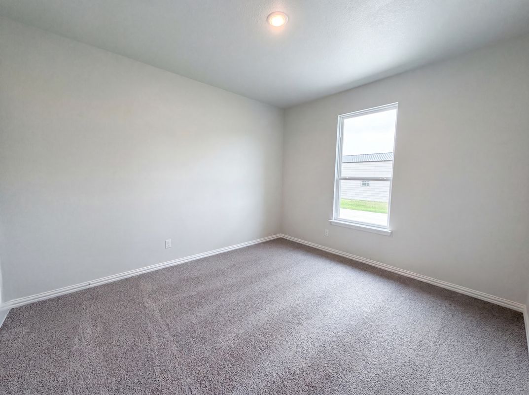 Photo 12 of 18 of 211 Spring Creek Cir, Paradise, TX