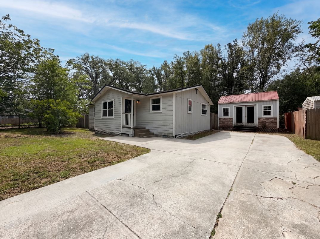 Property photo 1 of 7008 Thurston Rd