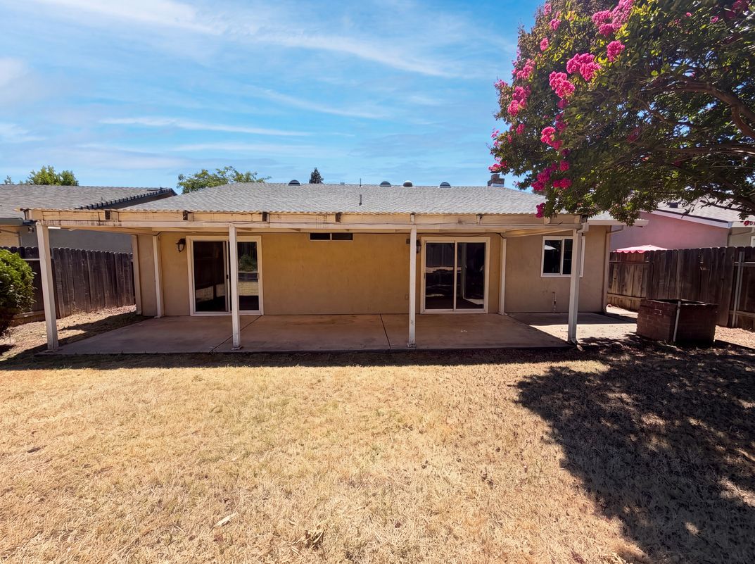 Photo 5 of 29 of 7431 Garden Gate Dr, Citrus Heights, CA