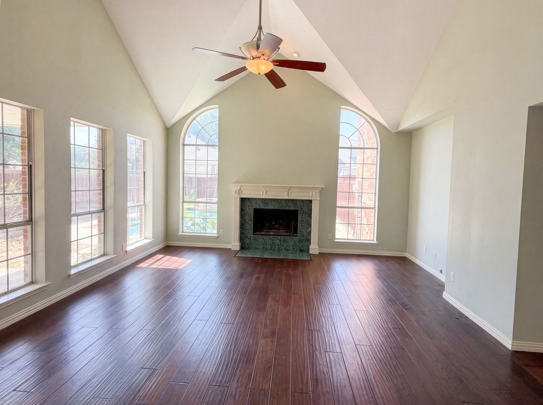 Photo 3 of 22 of 3606 Fairlands Dr, Richardson, TX