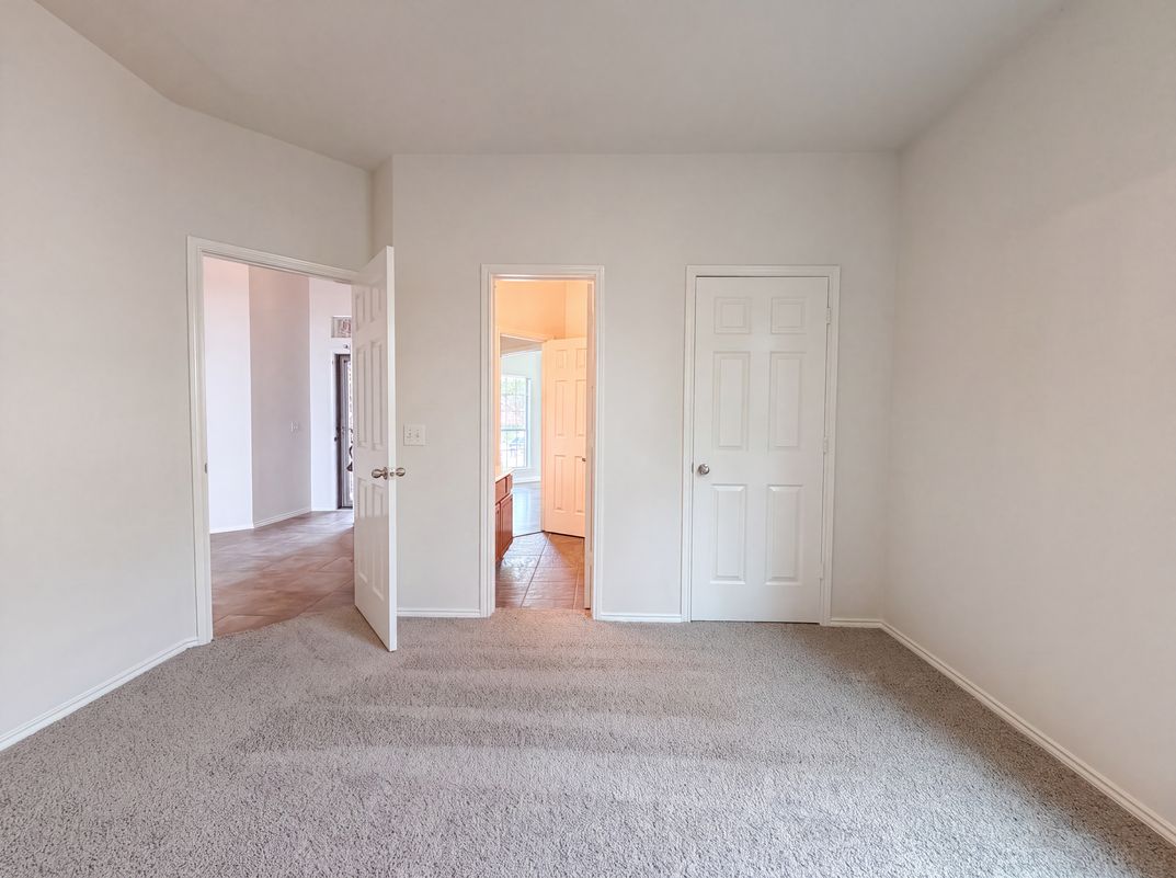 Photo 15 of 25 of 1756 Hidden Brook Dr, Grand Prairie, TX