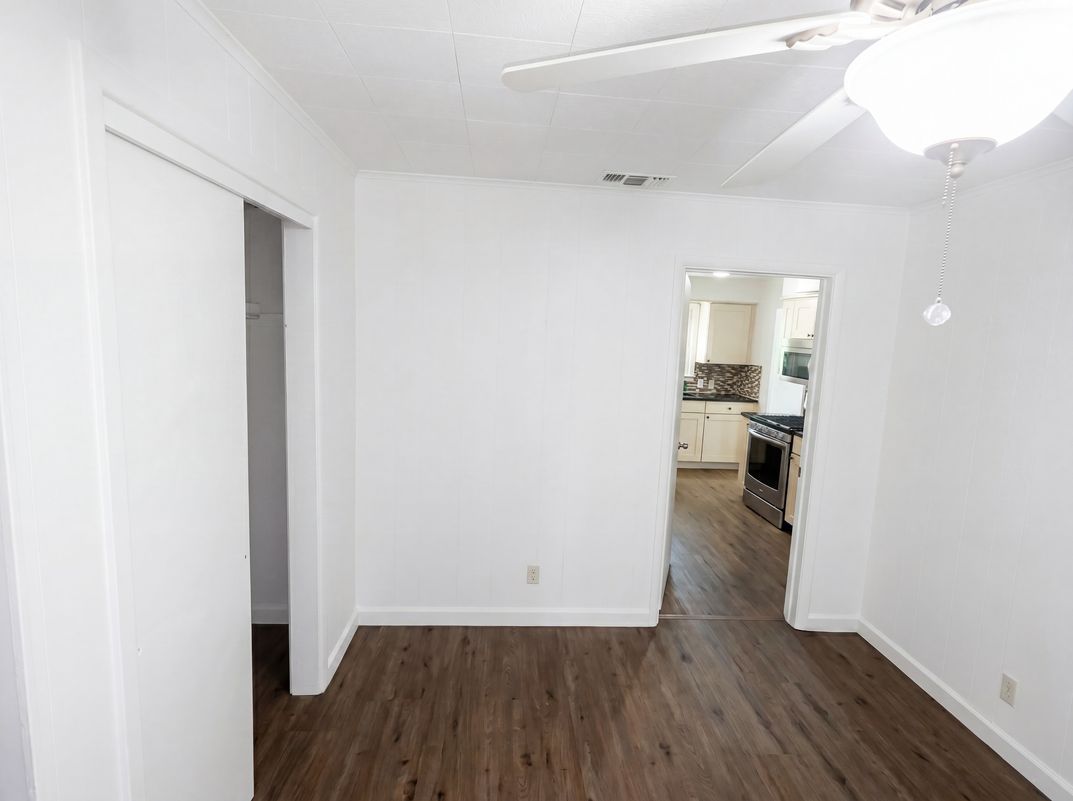 Photo 6 of 20 of 421 N 3rd St, Jacksboro, TX