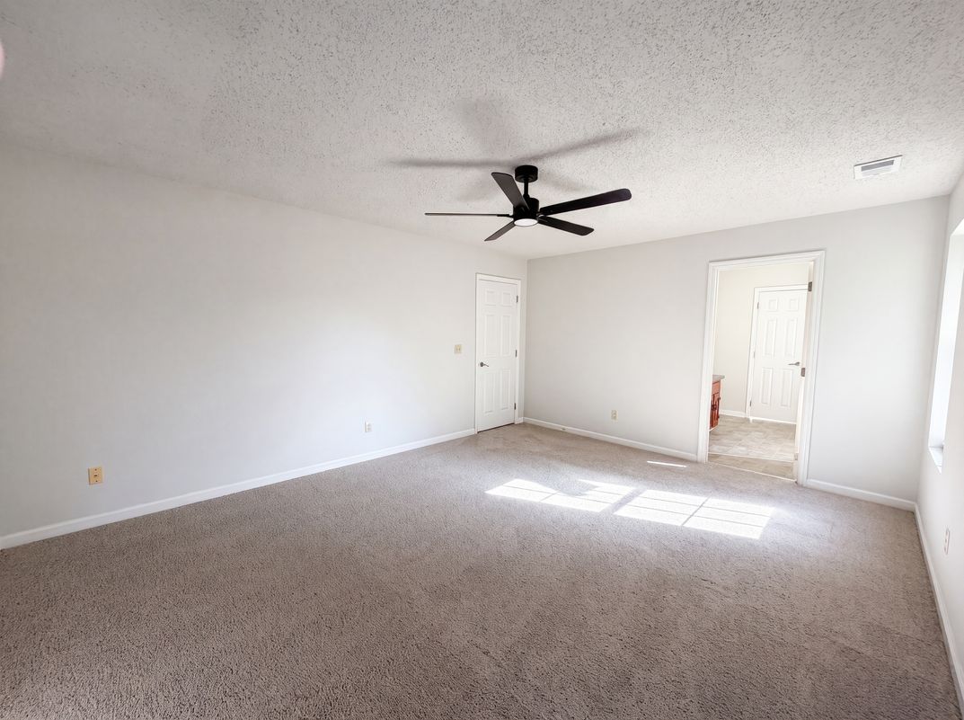 Photo 4 of 27 of 518 Glenfield Cir, Maryville, TN