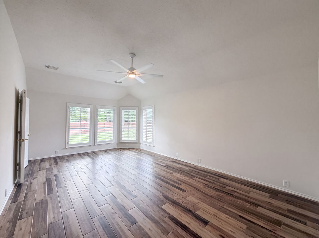 Photo 4 of 24 of 11502 Havard Oaks Dr, Houston, TX