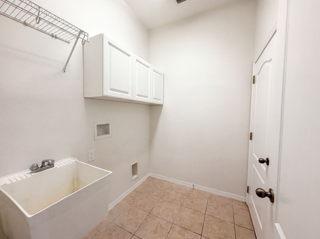 Photo 17 of 22 of 203 Taylor Bay Ln, Brandon, FL