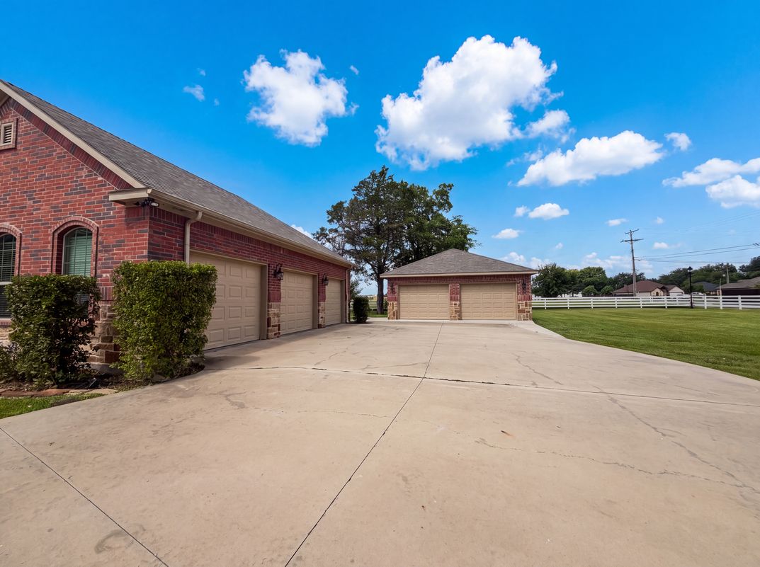 Photo 18 of 25 of 8580 Cedar Creek Ln, Greenville, TX