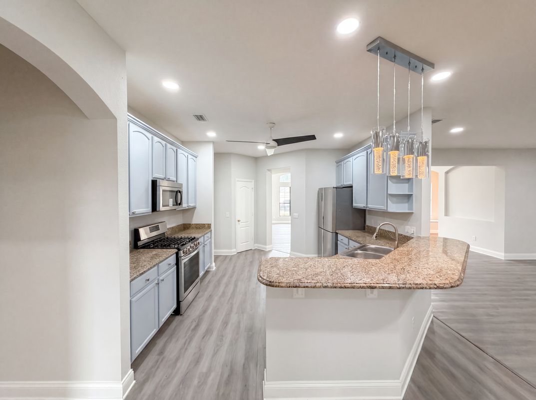 Photo 2 of 26 of 216 Blue Crystal Dr, Deland, FL