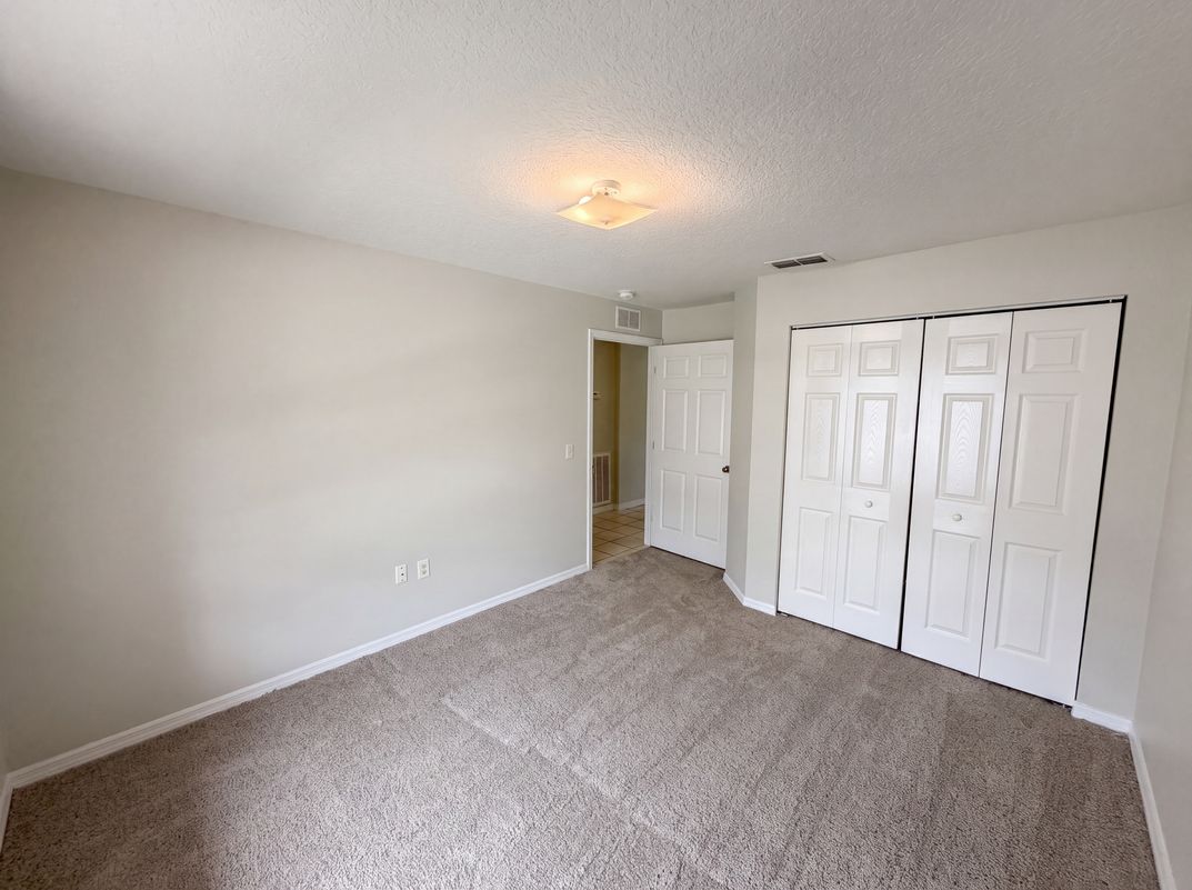 Photo 12 of 27 of 37209 Grassy Hill Ln, Dade City, FL
