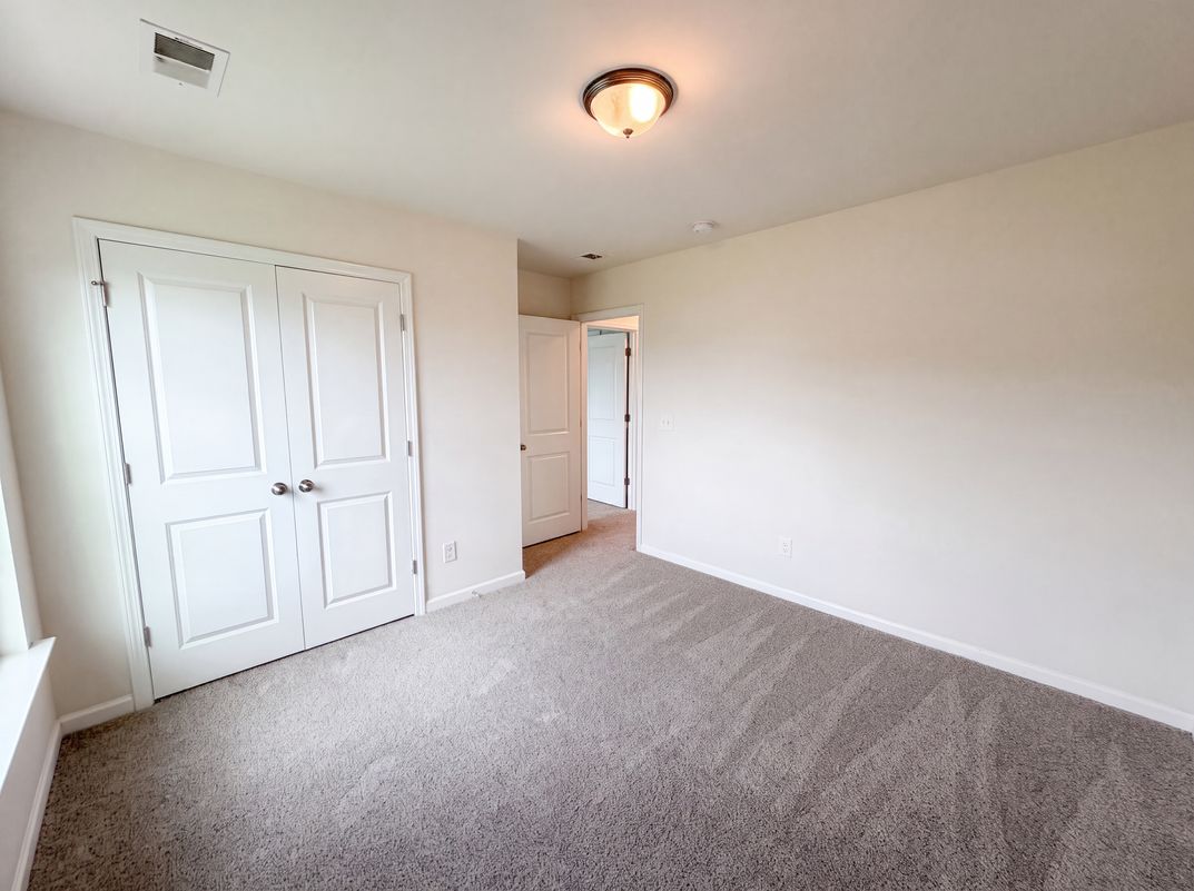 Photo 12 of 21 of 747 Redbud Ln, Summerville, SC