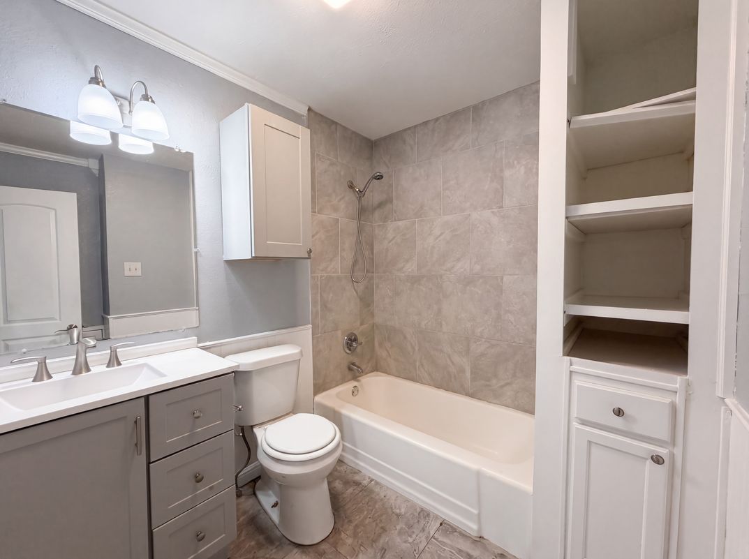 Photo 9 of 17 of 1012 Turner St, Cleburne, TX