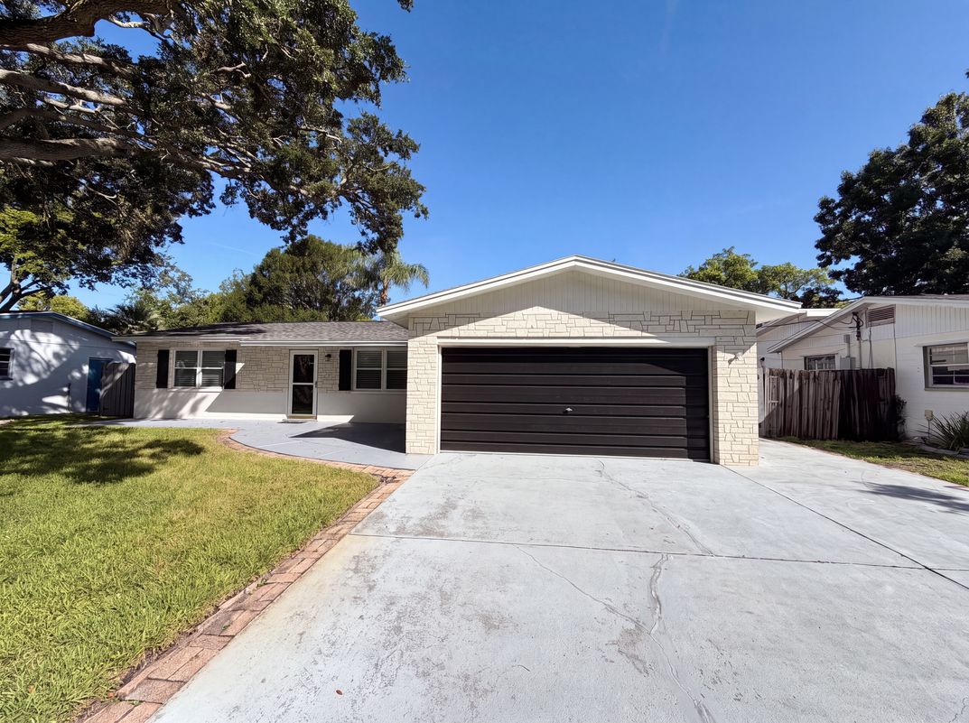 Photo 18 of 21 of 624 Sherman Rd, South Daytona, FL