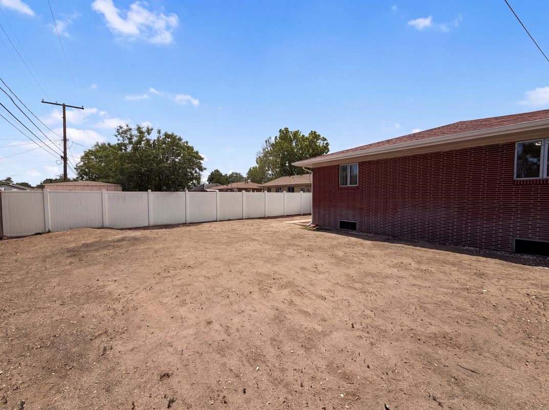 Photo 5 of 26 of 1302 E Egbert St, Brighton, CO