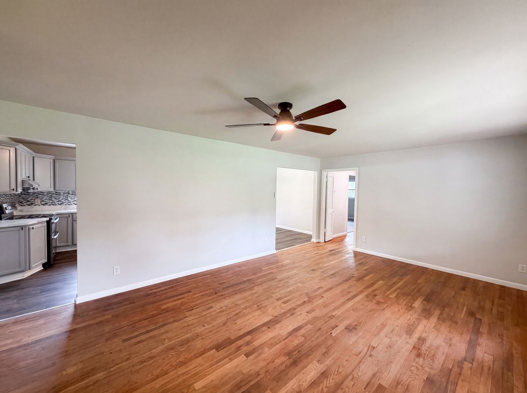 Photo 6 of 22 of 902 W Highland Dr, Shelbyville, IN