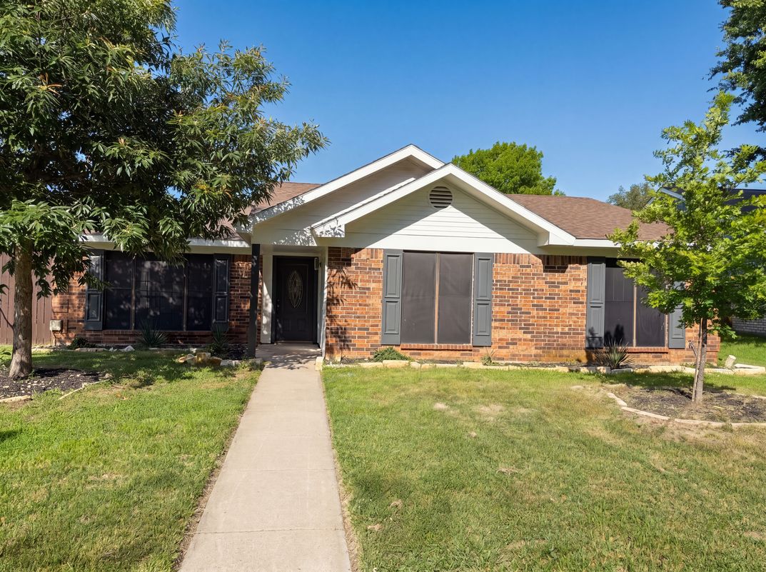Property photo 1 of 1319 Oak Run Dr