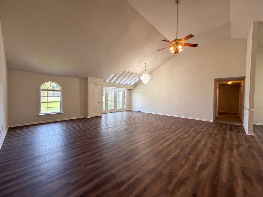 Photo 7 of 27 of 807 W Thompson Ln, Murfreesboro, TN