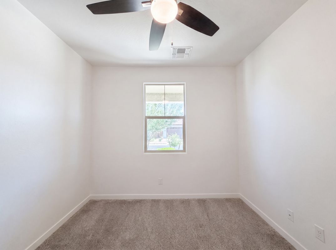 Photo 4 of 31 of 1224 E Glass Ln, Phoenix, AZ