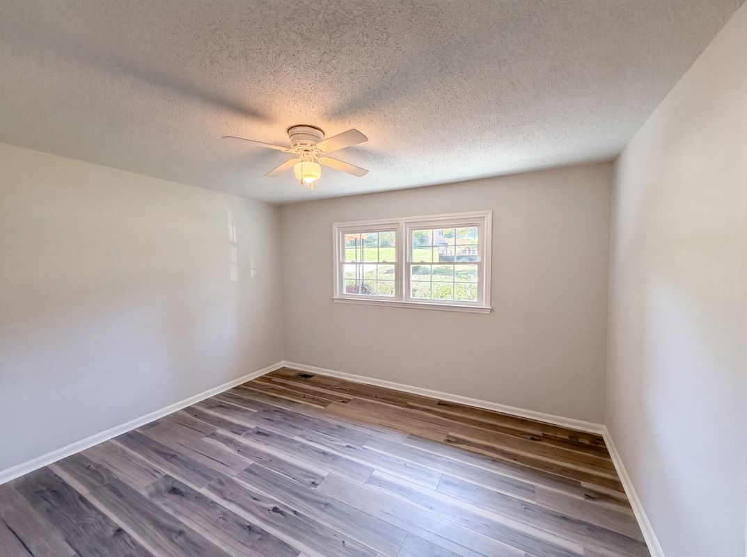 Photo 11 of 18 of 4305 Dawnwood Dr, Gastonia, NC