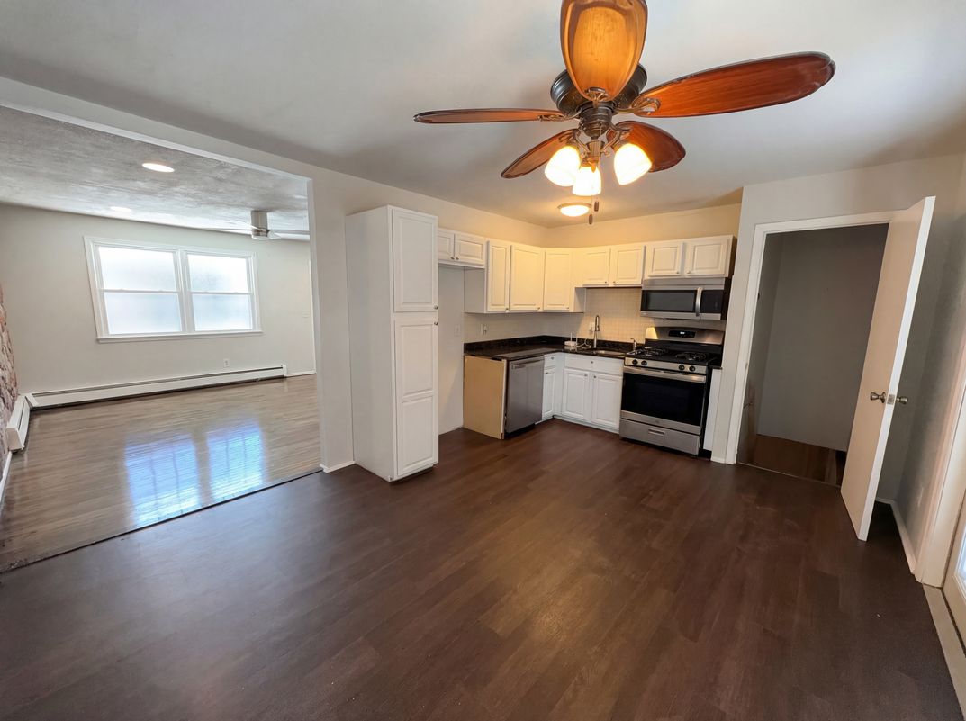 Photo 2 of 24 of 47 Brandywine Cir, Piscataway, NJ