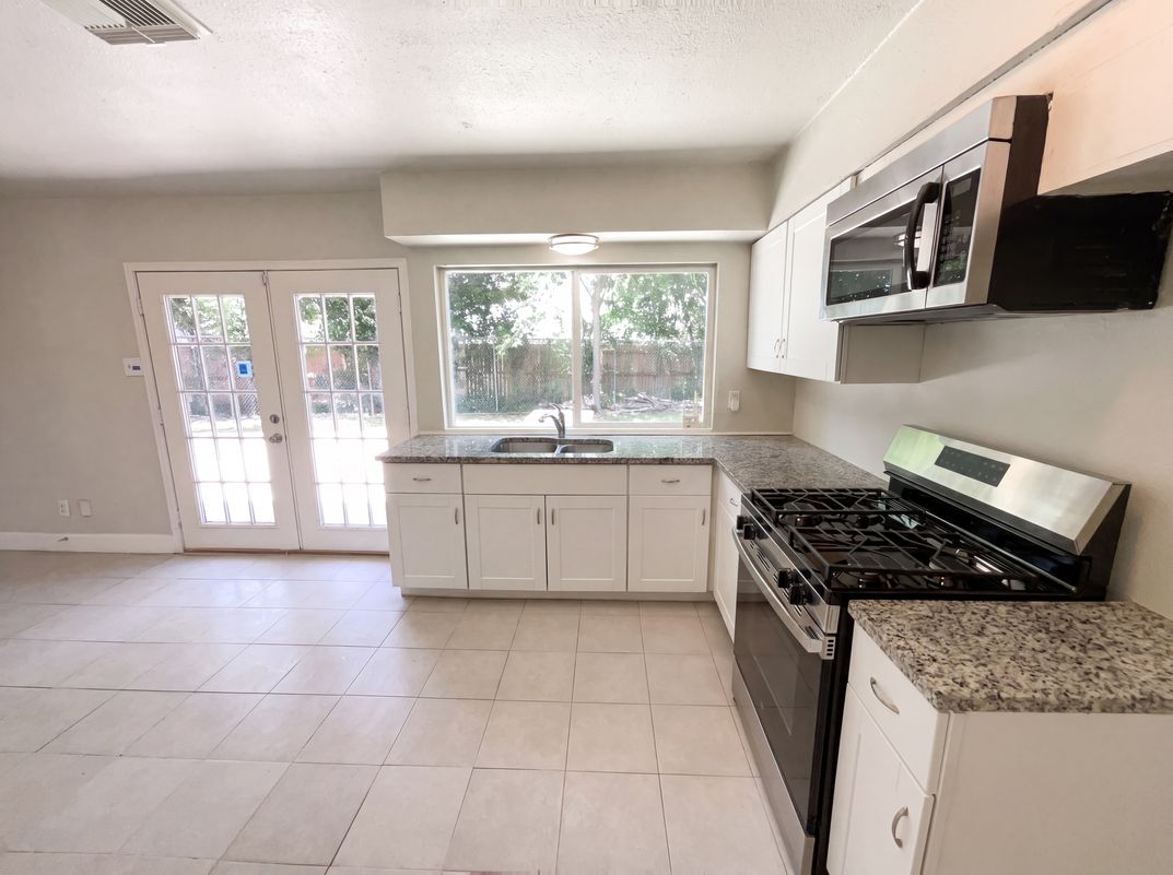 Photo 7 of 18 of 7303 Havenbrook Dr, San Antonio, TX