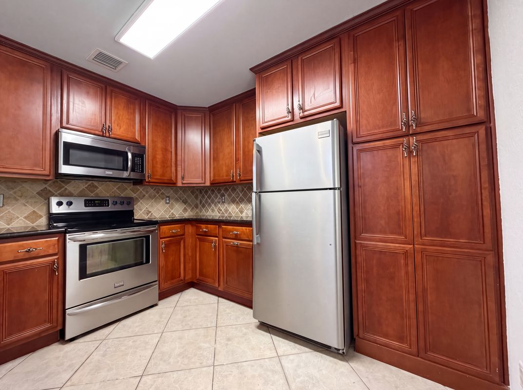 Photo 6 of 24 of 1480 SW 47th Ave, Deerfield Beach, FL